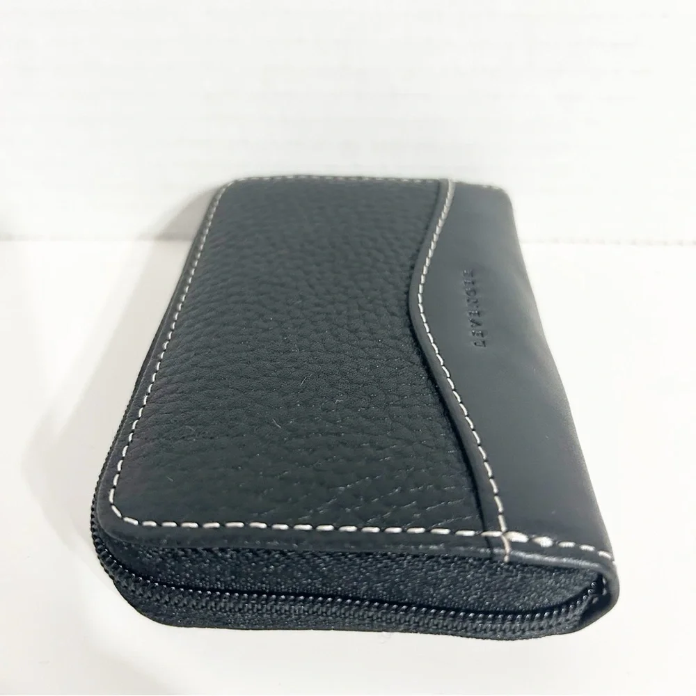 Levenger Zip Closure Compact Black Full-Grain Pebbled Leather Card Wallet Lined